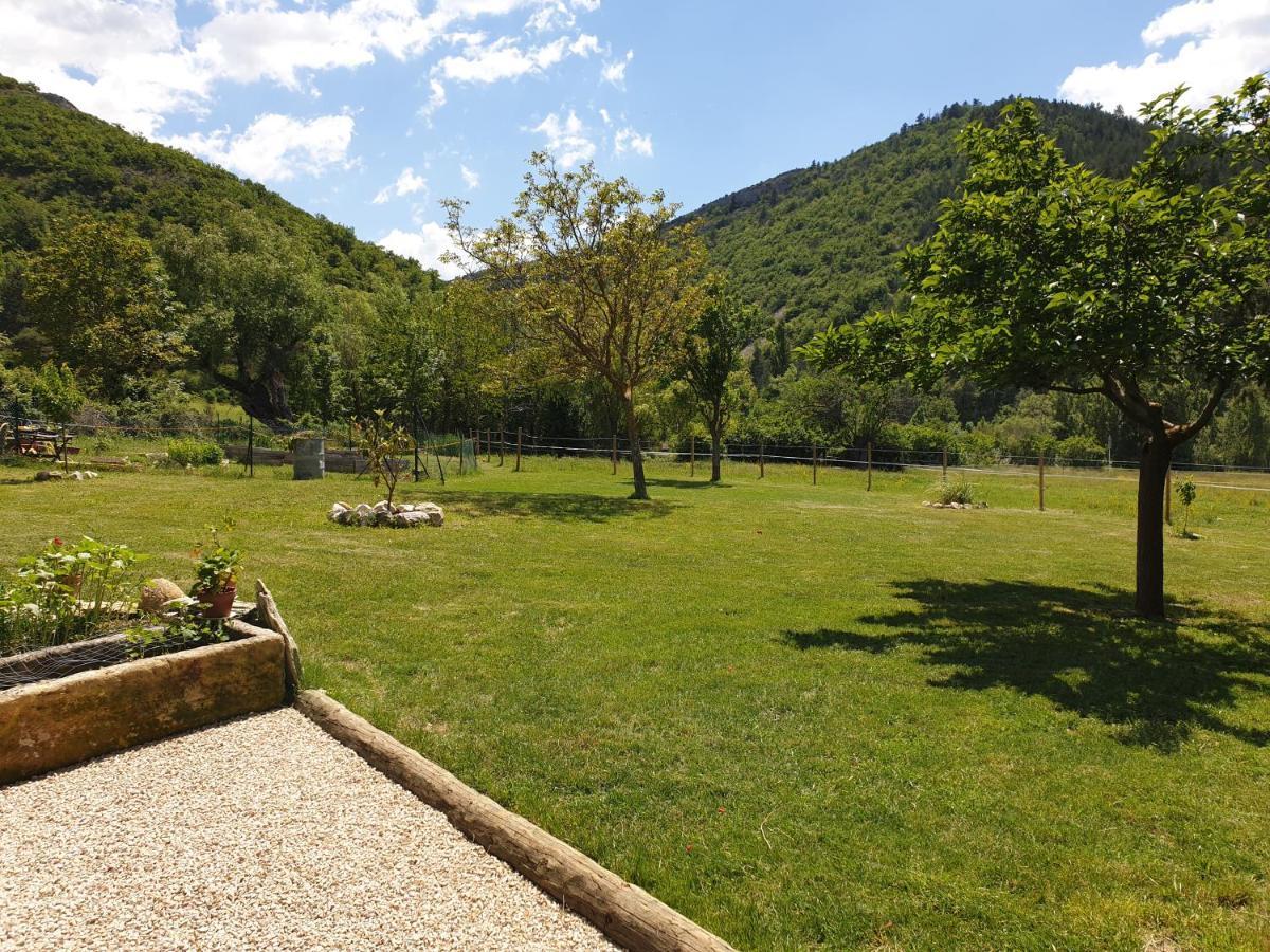 Mas De Reilhanette Montbrun-les-Bains Bagian luar foto